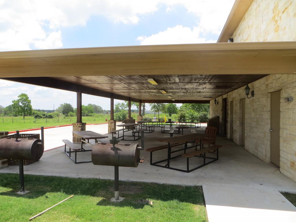 Hotel Texas Hallettsville Екстер'єр фото